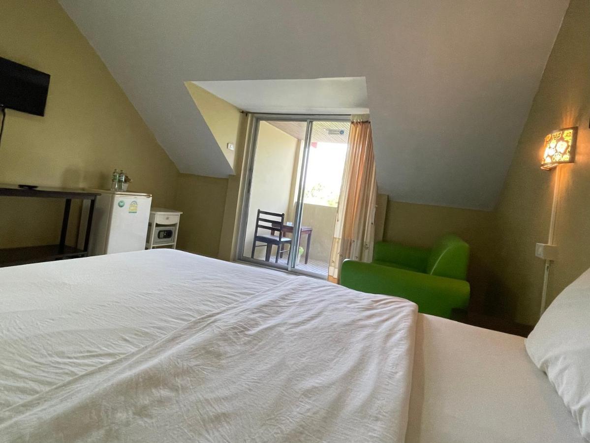 Nawaporn Place Phuket Dış mekan fotoğraf