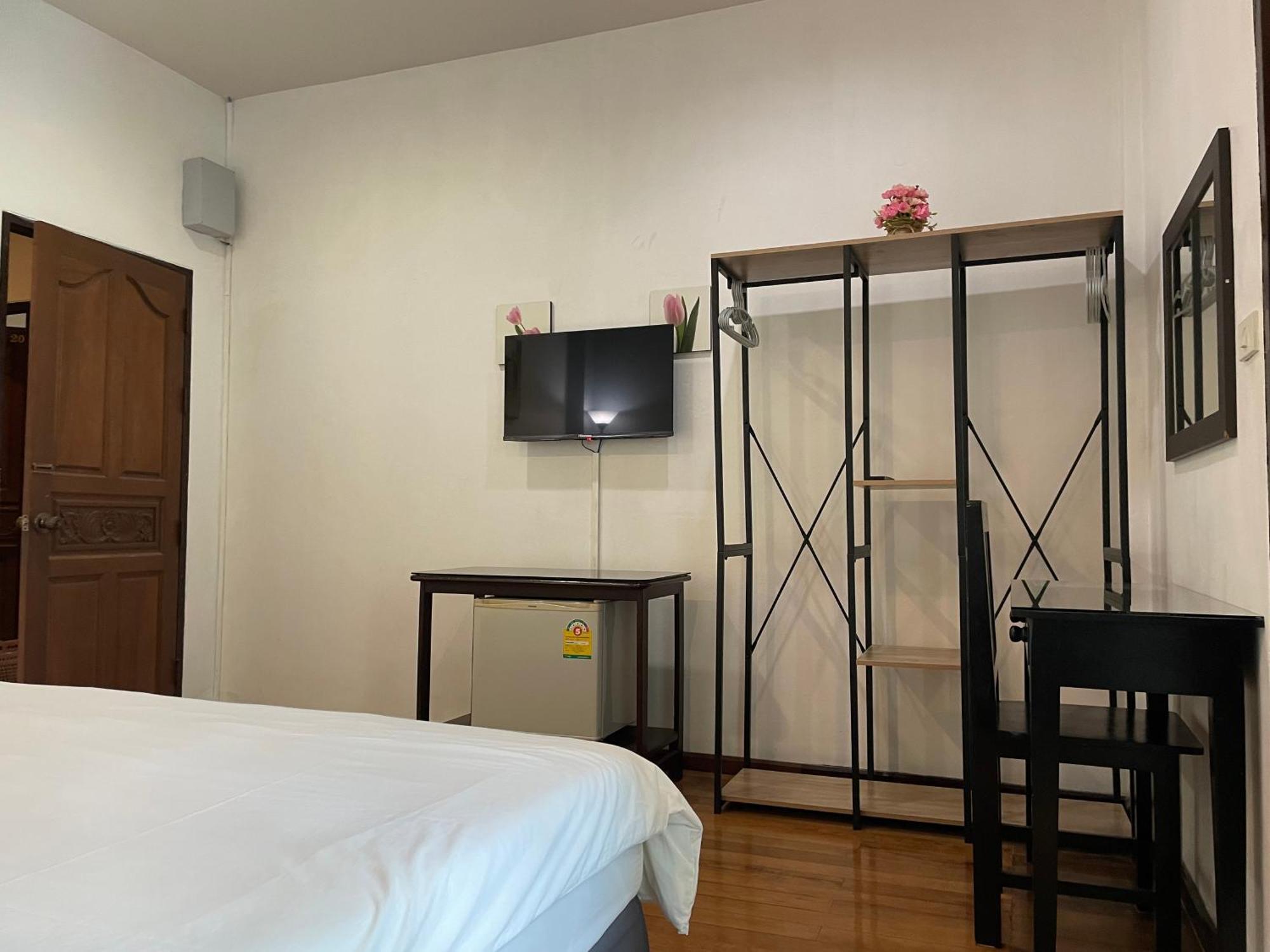 Nawaporn Place Phuket Dış mekan fotoğraf
